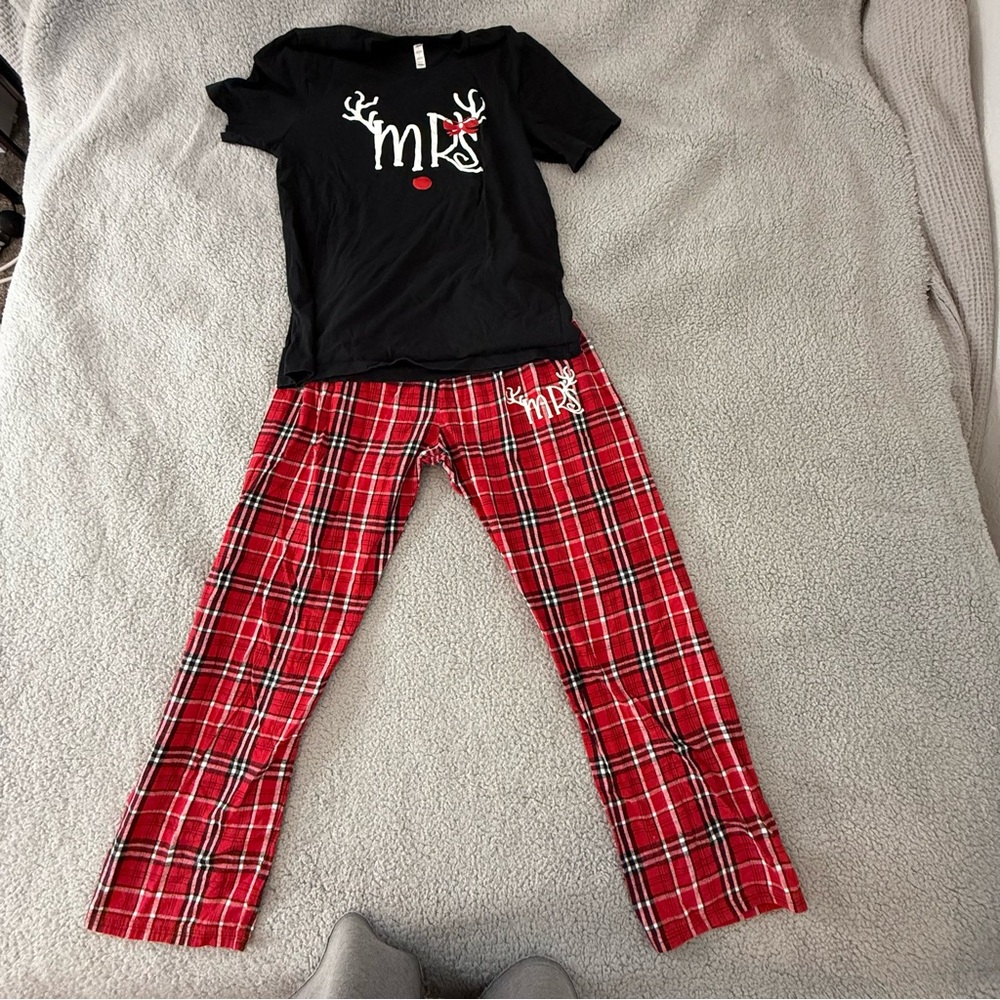 “Mrs”‎ Christmas Pajama Set